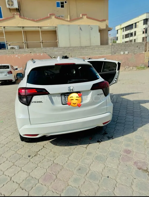 Honda Vezel 2015 for Sale in Islamabad Image-1