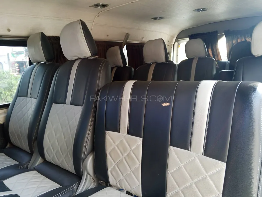 Toyota Hiace 2011 for Sale in Phool nagar Image-1