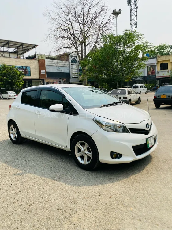 Toyota Vitz 2012 for Sale in Islamabad Image-1