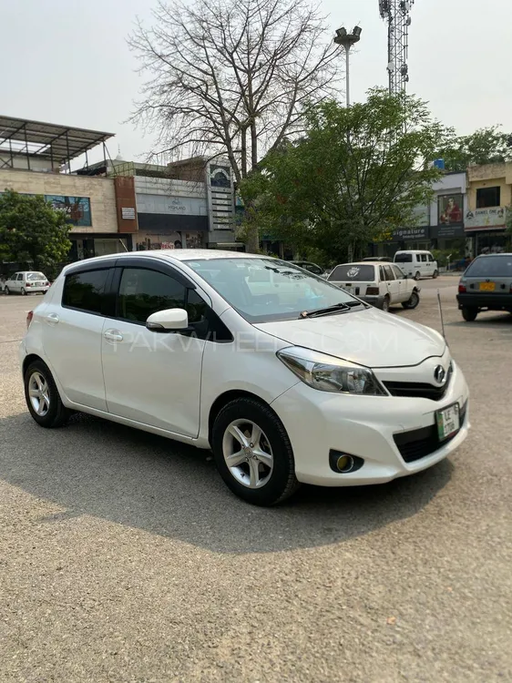 Toyota Vitz 2012 for Sale in Islamabad Image-1