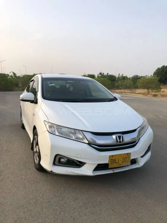 Honda Grace Hybrid 2015 for Sale in Karachi Image-1