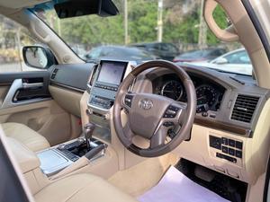 Land Cruiser AX 
Model: 2020
Mileage: 33,000 km 
Unregistered 

*Original TV + 4 cameras  
*7 Seater  
*Sunroof
*Beige room

Calling and Visiting Hours

Monday to Saturday

11:00 AM to 7:00 PM