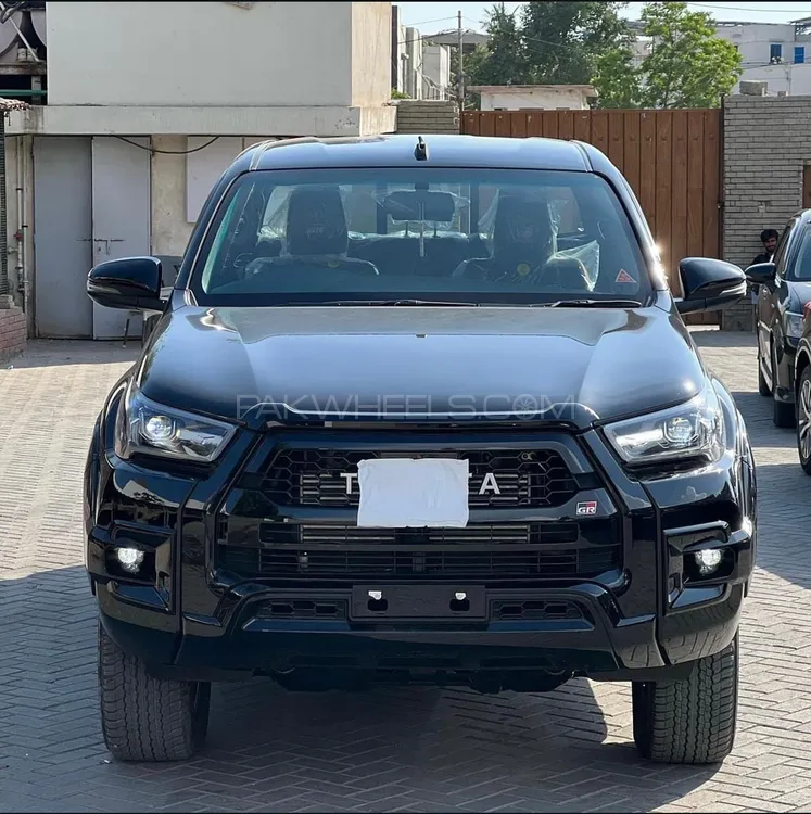 Toyota Hilux 2025 for Sale in Faisalabad Image-1