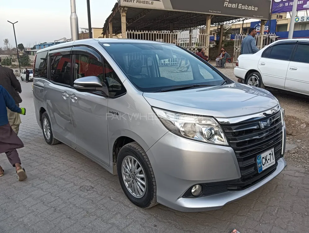 Toyota Noah 2015 for Sale in Peshawar Image-1
