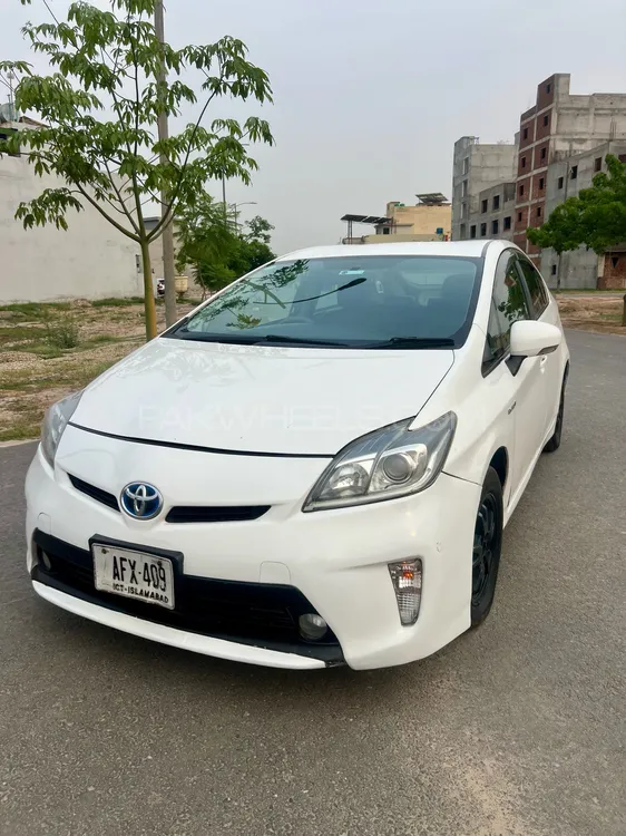 Toyota Prius 2014 for Sale in Lahore Image-1