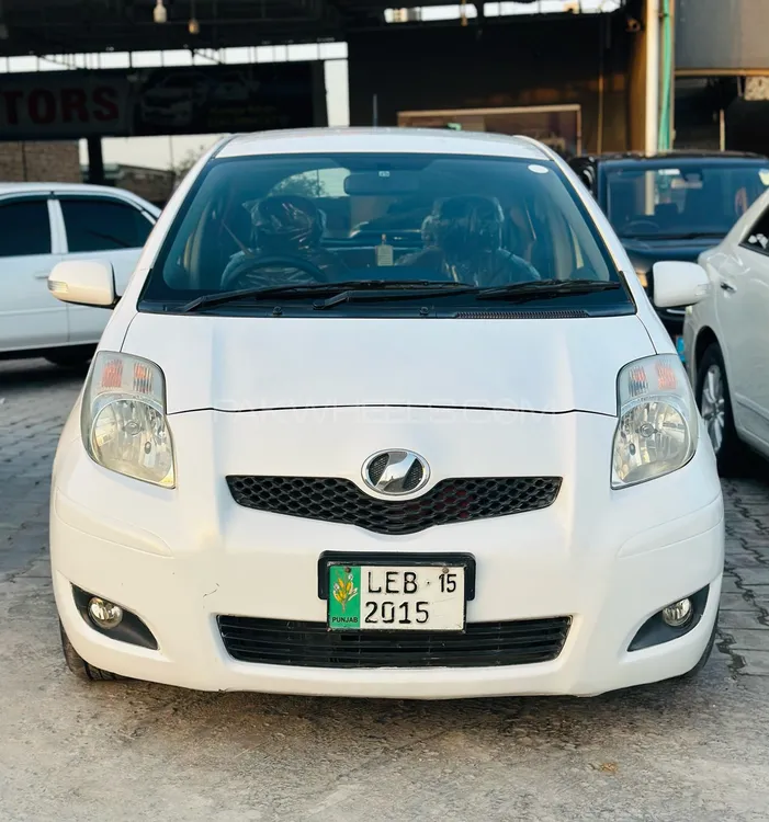 Toyota Vitz 2010 for Sale in Peshawar Image-1