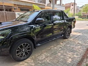 Toyota Hilux Revo V Automatic 3.0  2017 for Sale