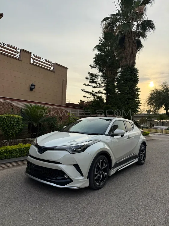 Toyota C-HR 2019 for Sale in Islamabad Image-1