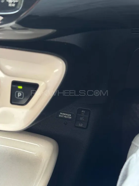 Toyota Prius 2017 for Sale in Lahore Toyota Prius 2017 for Sale in Lahore Image-2