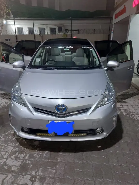 Toyota Prius Alpha 2016 for Sale in Lahore Image-1
