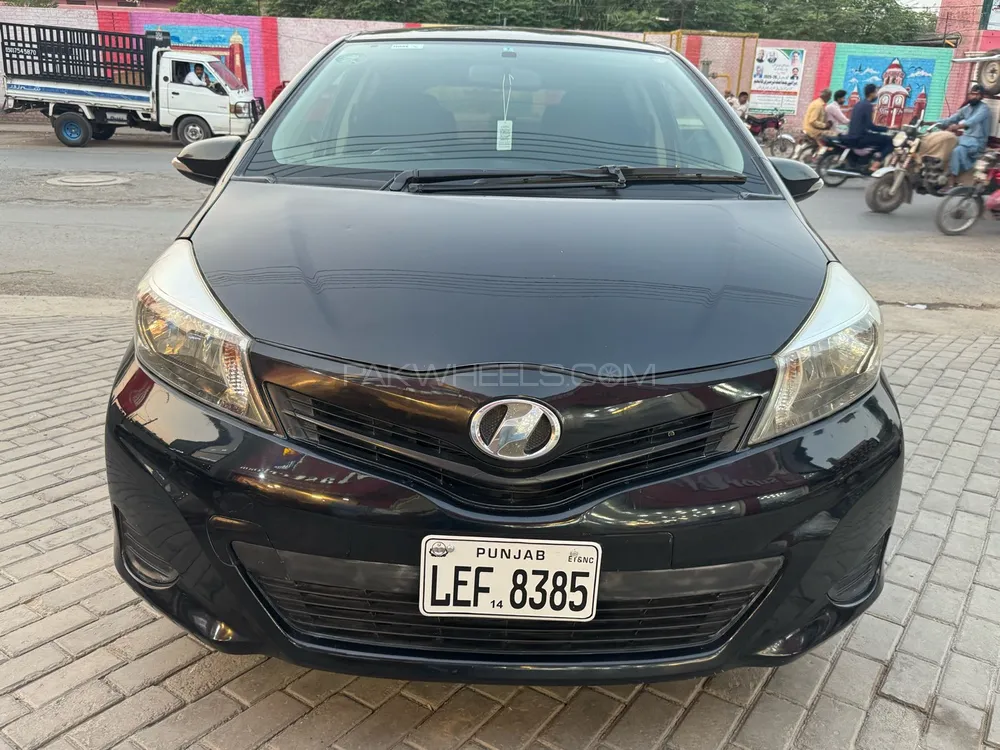 Toyota Vitz 2011 for Sale in Multan Image-1