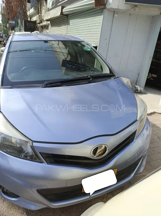 Toyota Vitz 2012 for Sale in Karachi Image-1