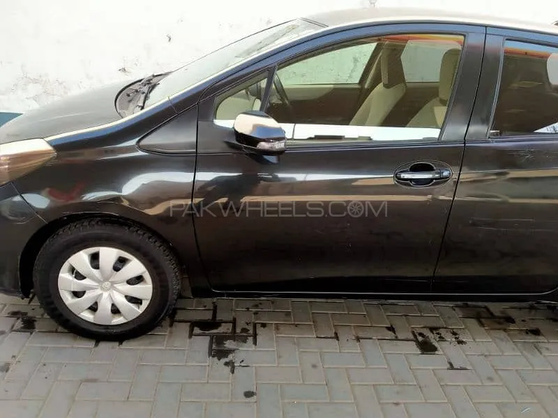 Toyota Vitz 2013 for Sale in Faisalabad Image-1
