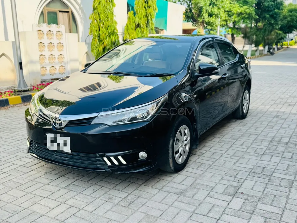 Toyota Corolla 2018 for Sale in Islamabad Image-1