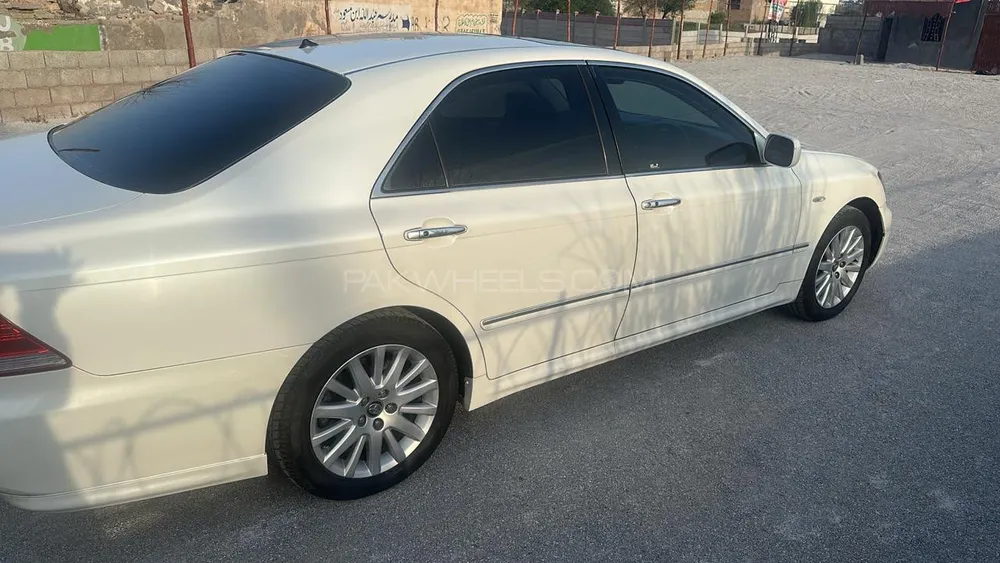 Toyota Crown 2004 for Sale in Islamabad Image-1