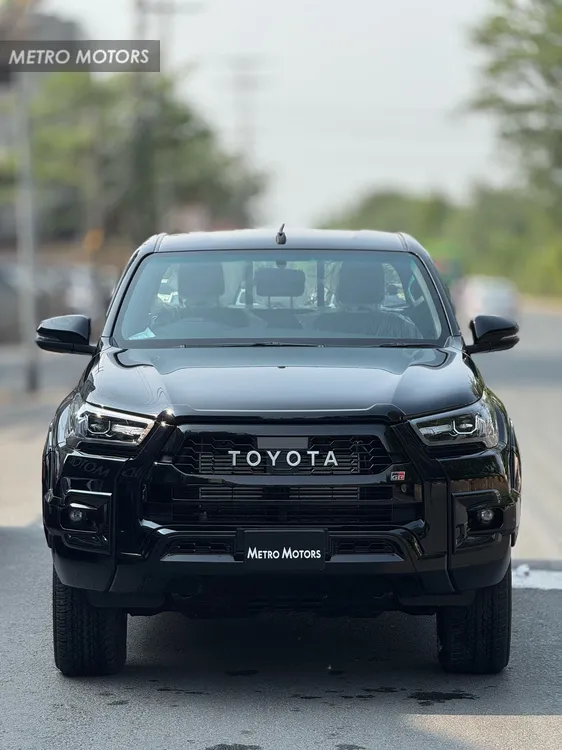 Toyota Hilux 2025 for Sale in Lahore Image-1