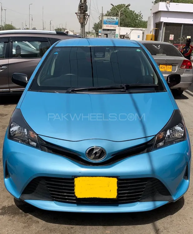 Toyota Vitz 2015 for Sale in Karachi Image-1