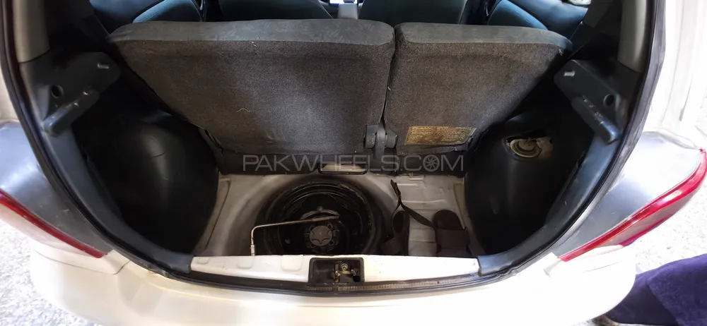 Toyota Vitz 2000 for Sale in Kohat Image-1