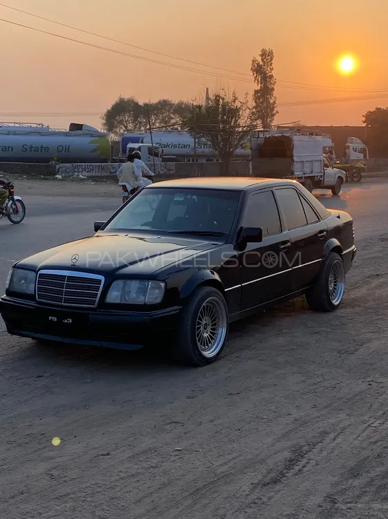Mercedes Benz E Class 1983 for Sale in Sheikhupura Image-1