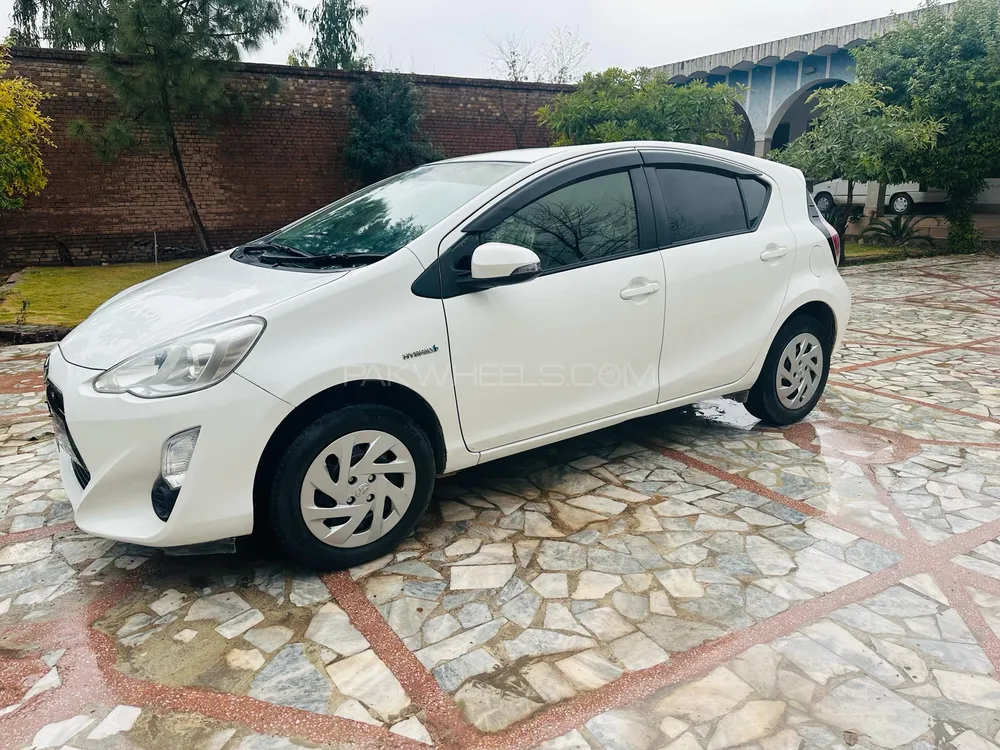 Toyota Aqua 2015 for Sale in Peshawar Image-1