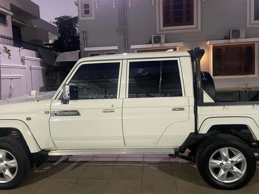 Toyota Land Cruiser 2014 for Sale in Karachi Image-1
