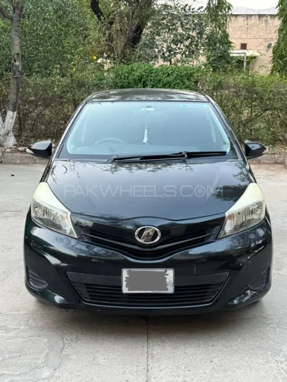 Toyota Vitz 2012 for Sale in Islamabad Image-1