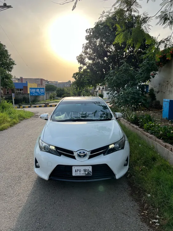 Toyota Auris 2015 for Sale in Islamabad Image-1