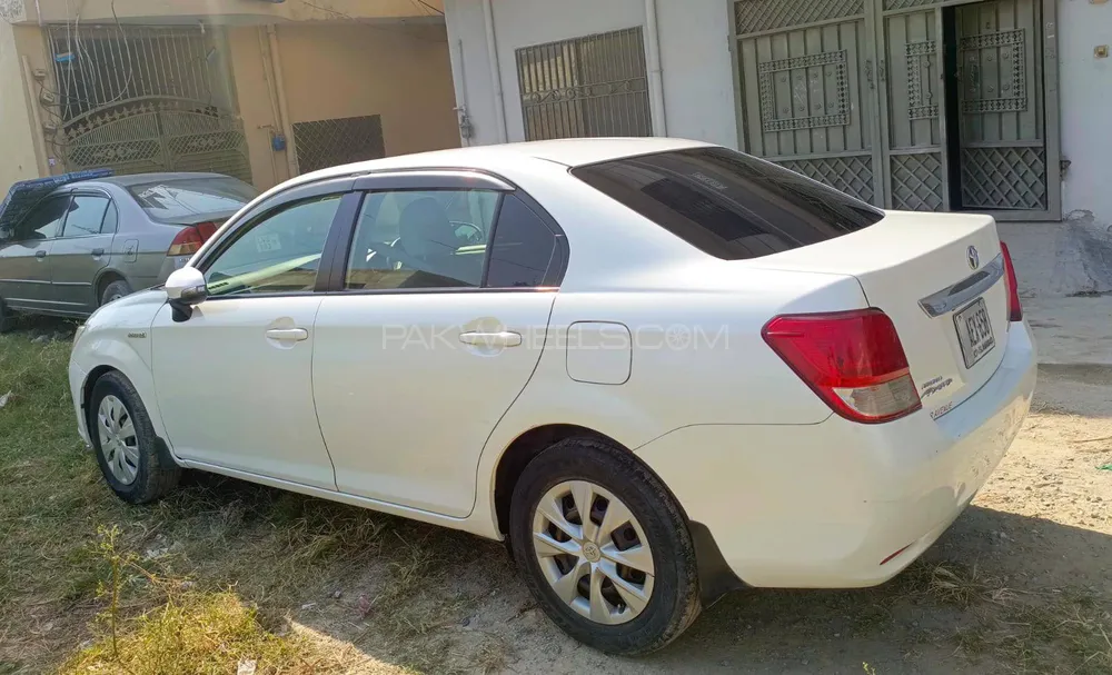 Toyota Corolla Axio 2014 for Sale in Islamabad Image-1