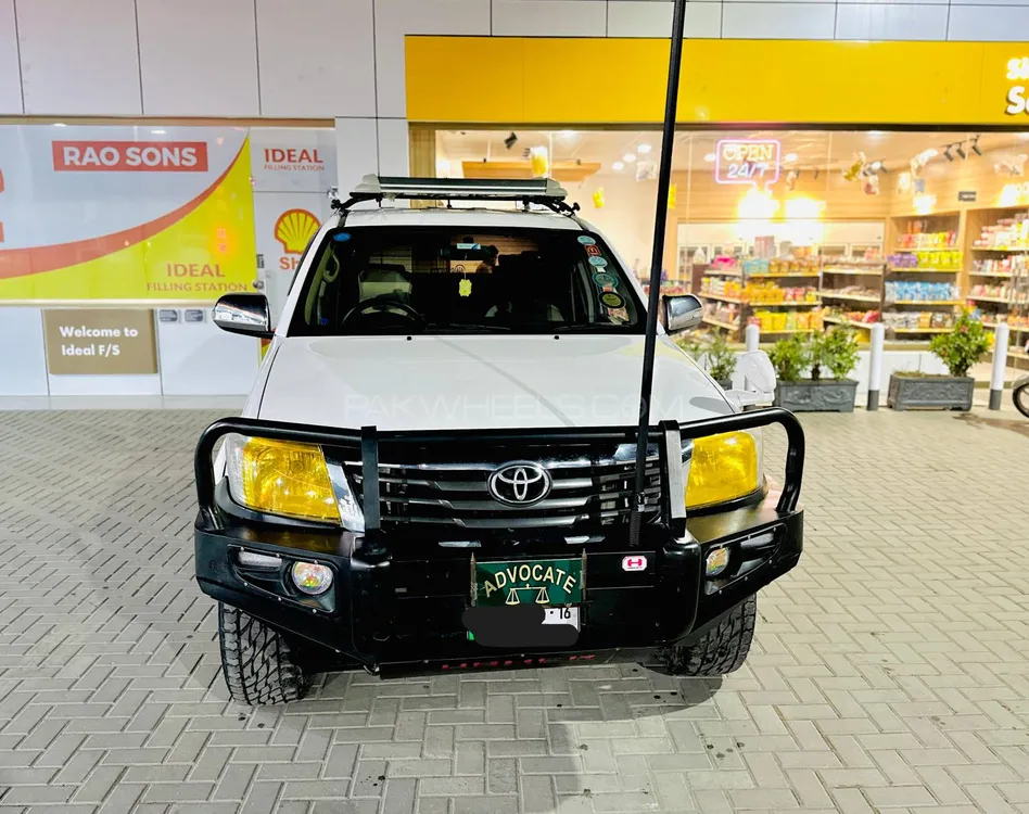 Toyota Hilux 2016 for Sale in Bhalwal Image-1