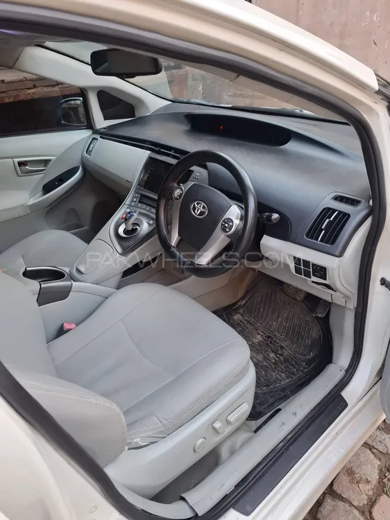 Toyota Prius 2012 for Sale in Lahore Image-1