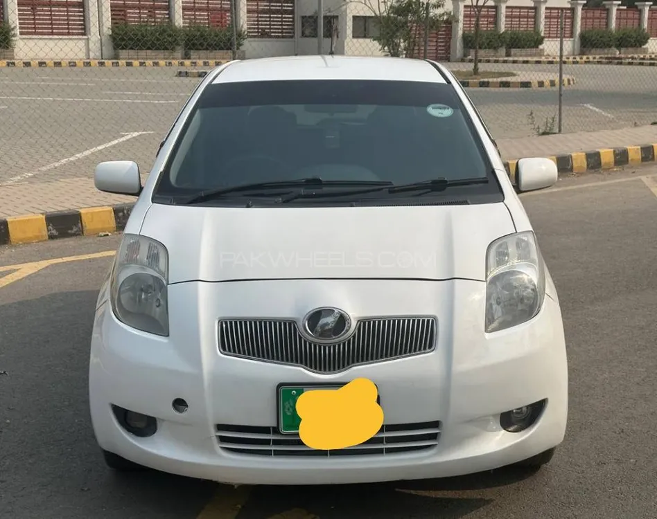 Toyota Vitz 2005 for Sale in Lahore Image-1