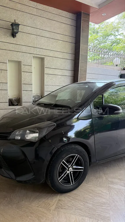 Toyota Vitz 2016 for Sale in Lahore Image-1