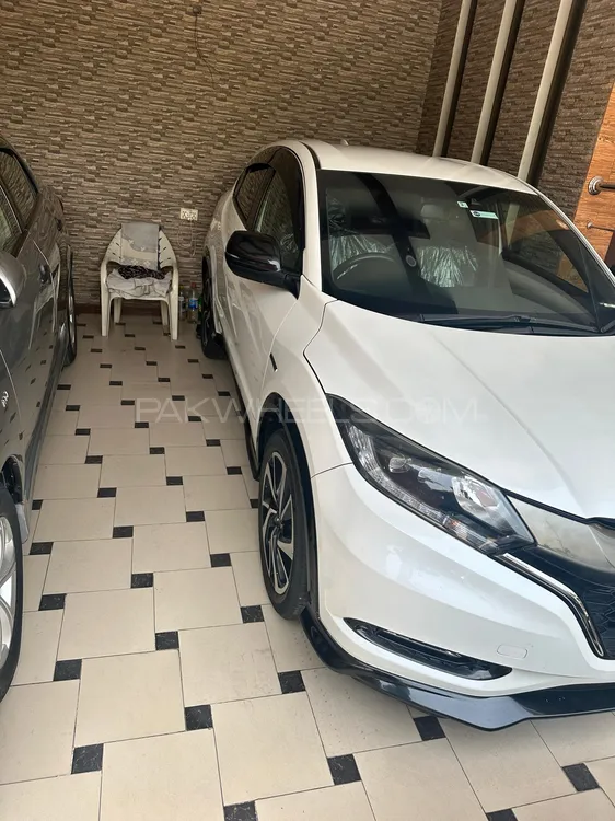 Honda Vezel 2017 for Sale in Lahore Image-1