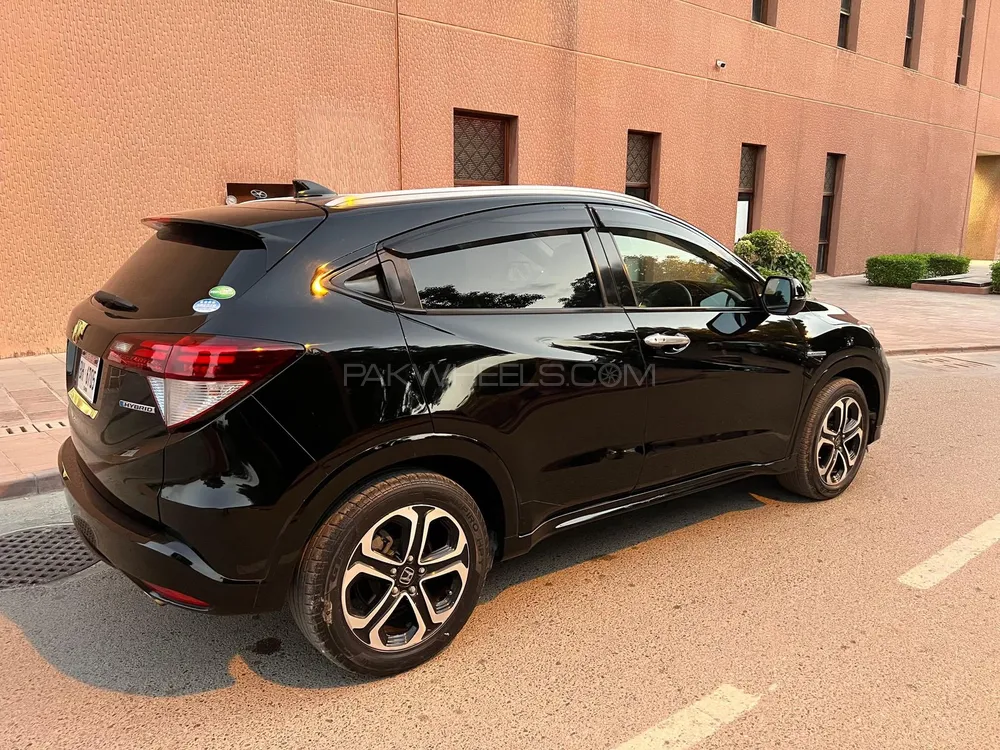 Honda Vezel 2015 for Sale in Karachi Image-1