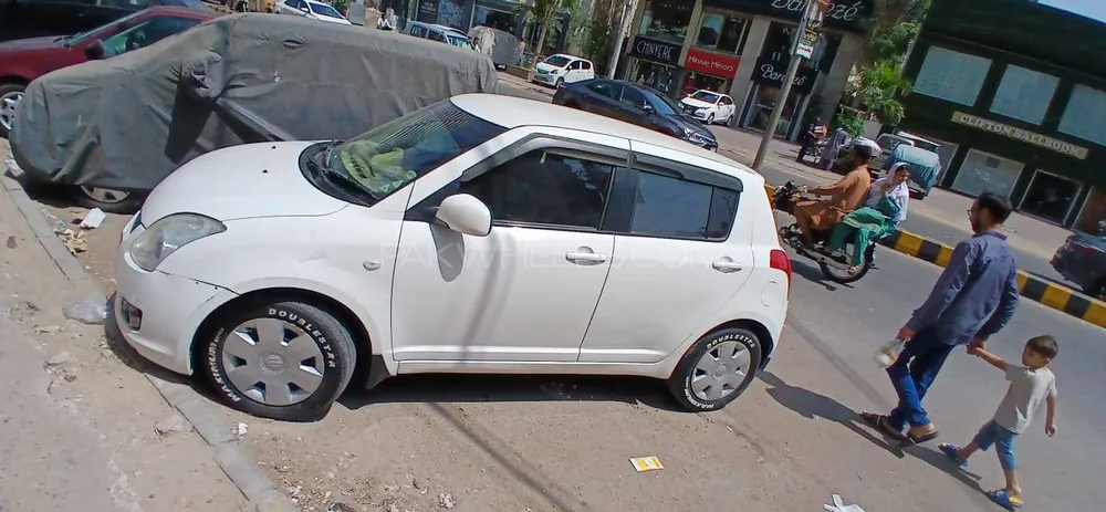 Suzuki Swift 2015 for Sale in Karachi Image-1