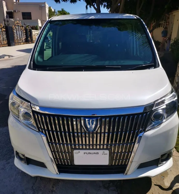 Toyota Voxy 2015 for Sale in Gujranwala Image-1