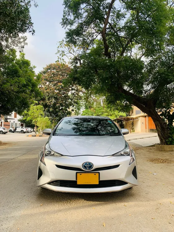 Toyota Prius 2015 for Sale in Karachi Image-1