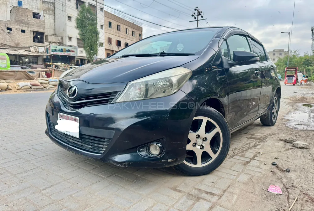 Toyota Vitz 2011 for Sale in Karachi Image-1
