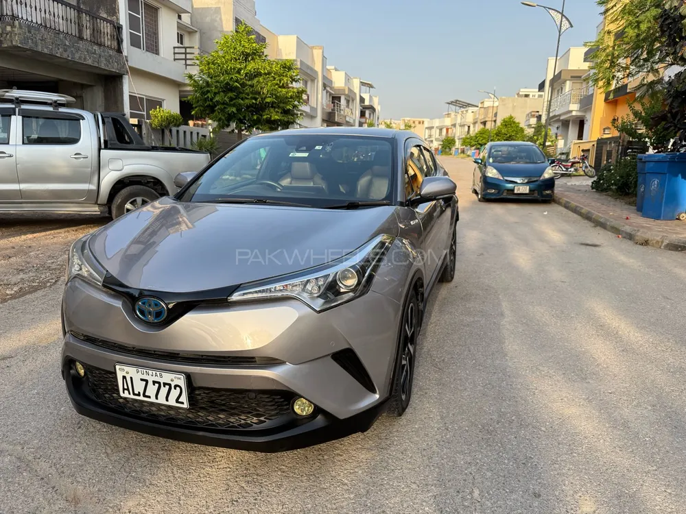 Toyota C-HR 2017 for Sale in Islamabad Image-1