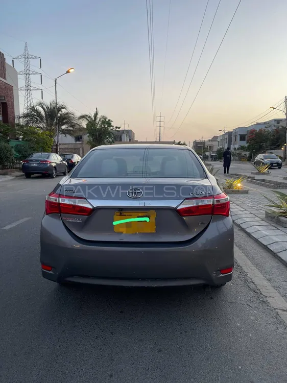 Toyota Corolla 2016 for Sale in Karachi Image-1