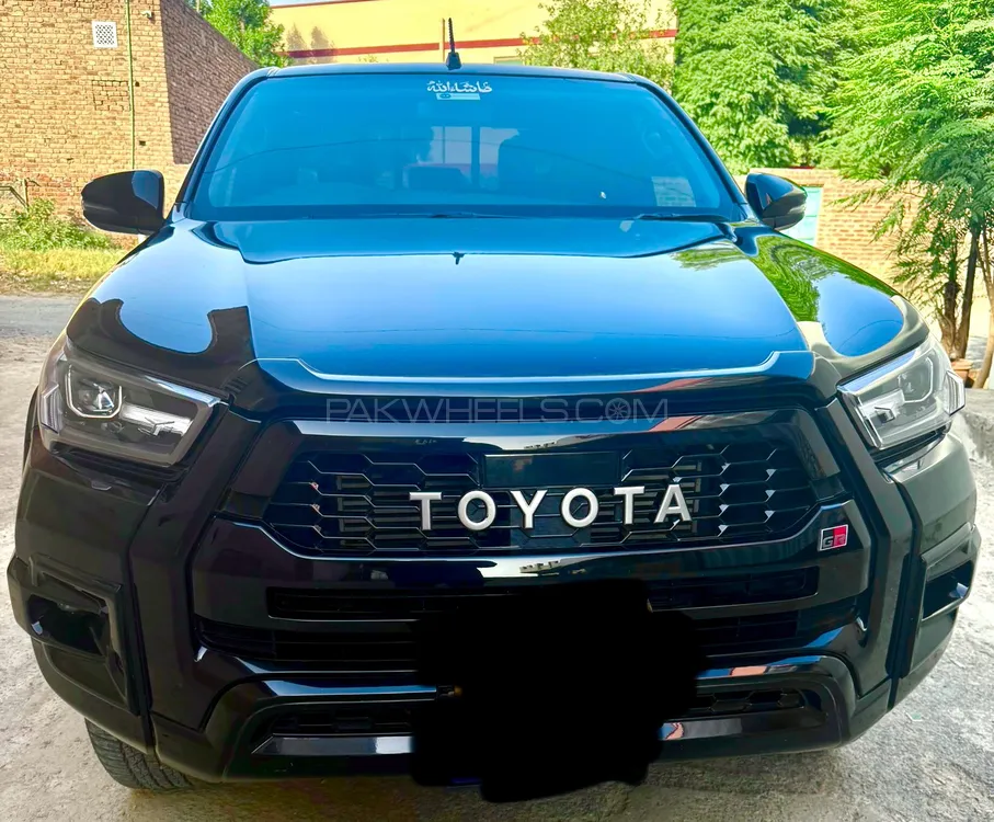 Toyota Hilux 2024 for Sale in Sahiwal Image-1