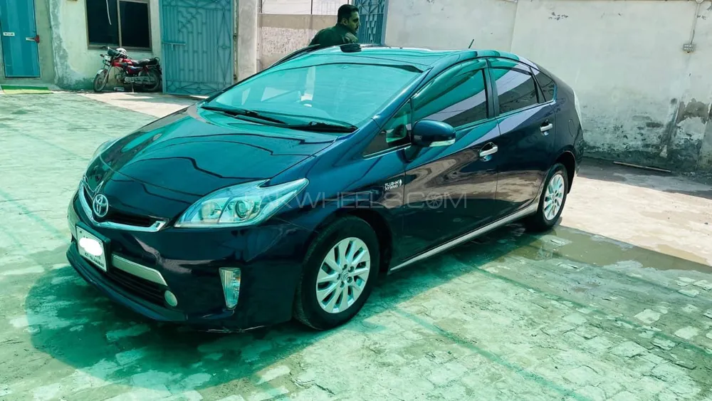 Toyota Prius 2014 for Sale in Multan Image-1
