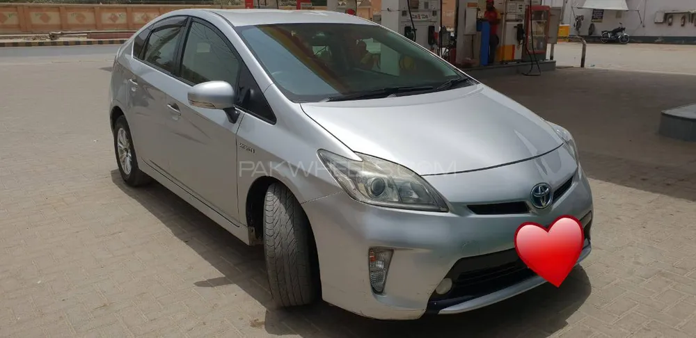 Toyota Prius 2014 for Sale in Karachi Image-1