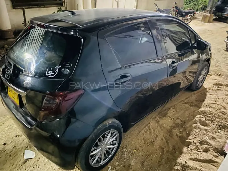Toyota Vitz 2015 for Sale in Karachi Image-1