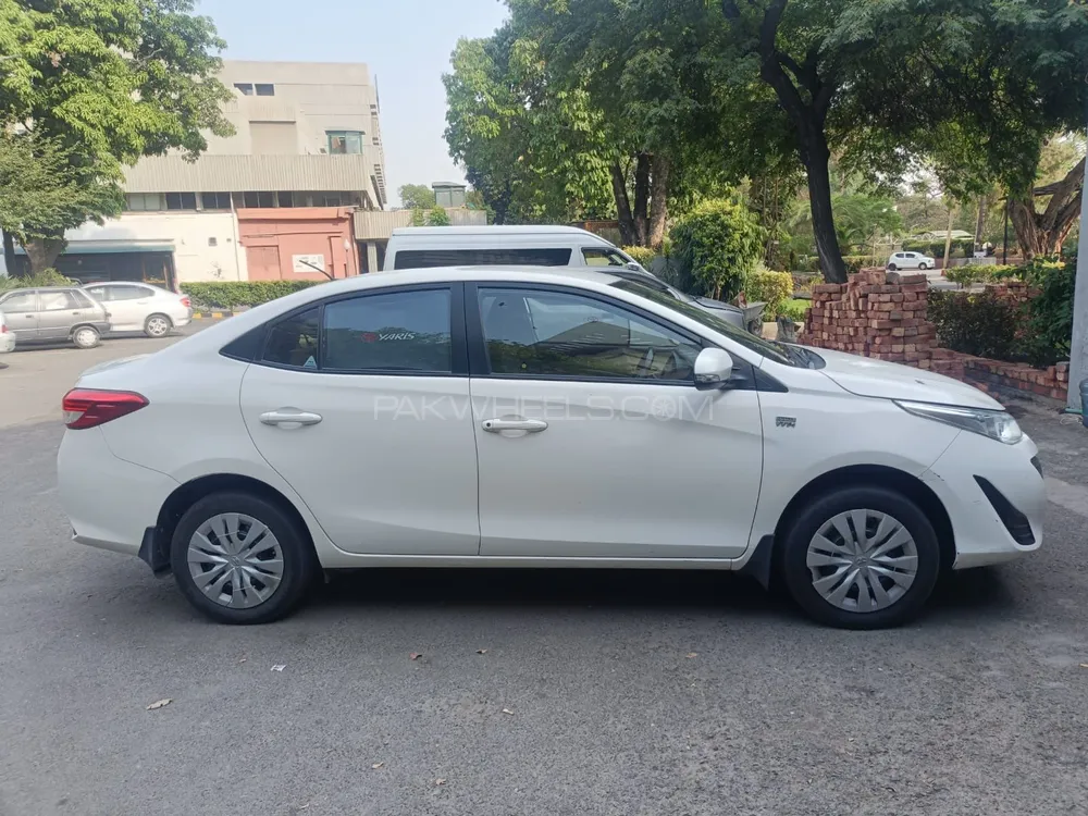 Toyota Yaris Sedan 2022 for Sale in Lahore Image-1