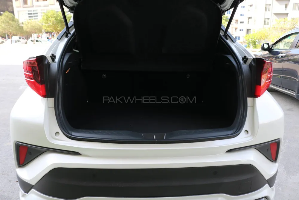 Toyota C-HR 2020 for Sale in Islamabad Toyota C-HR 2020 for Sale in Islamabad Image-10
