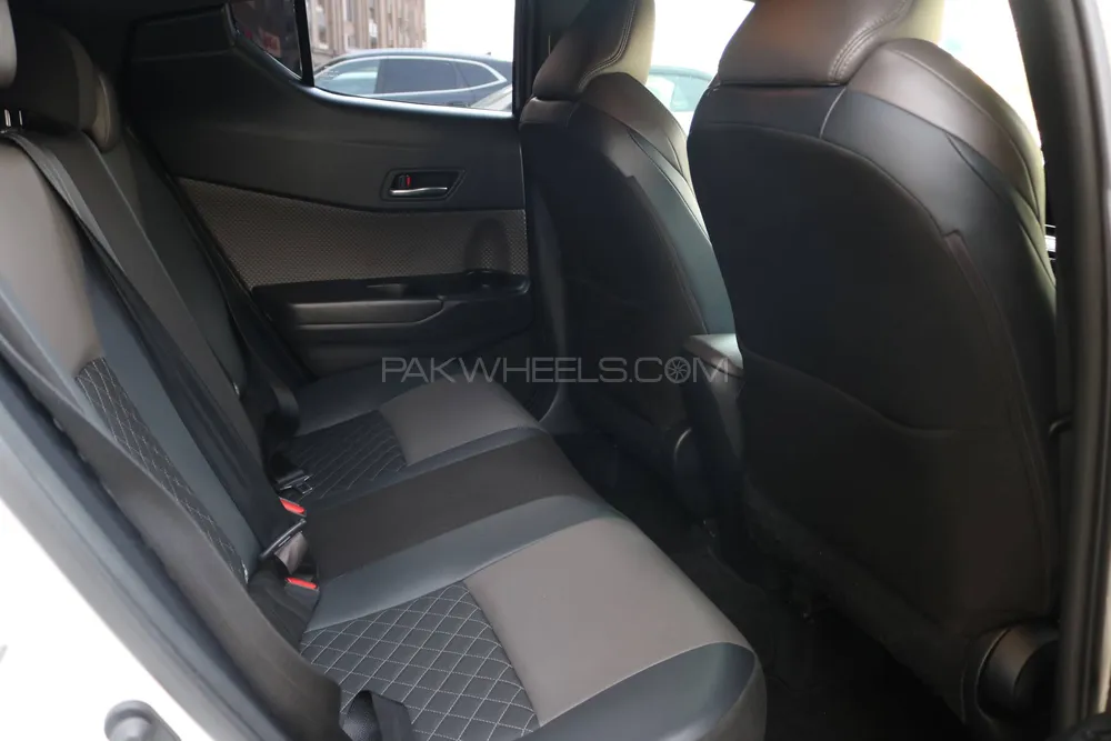 Toyota C-HR 2020 for Sale in Islamabad Toyota C-HR 2020 for Sale in Islamabad Image-11
