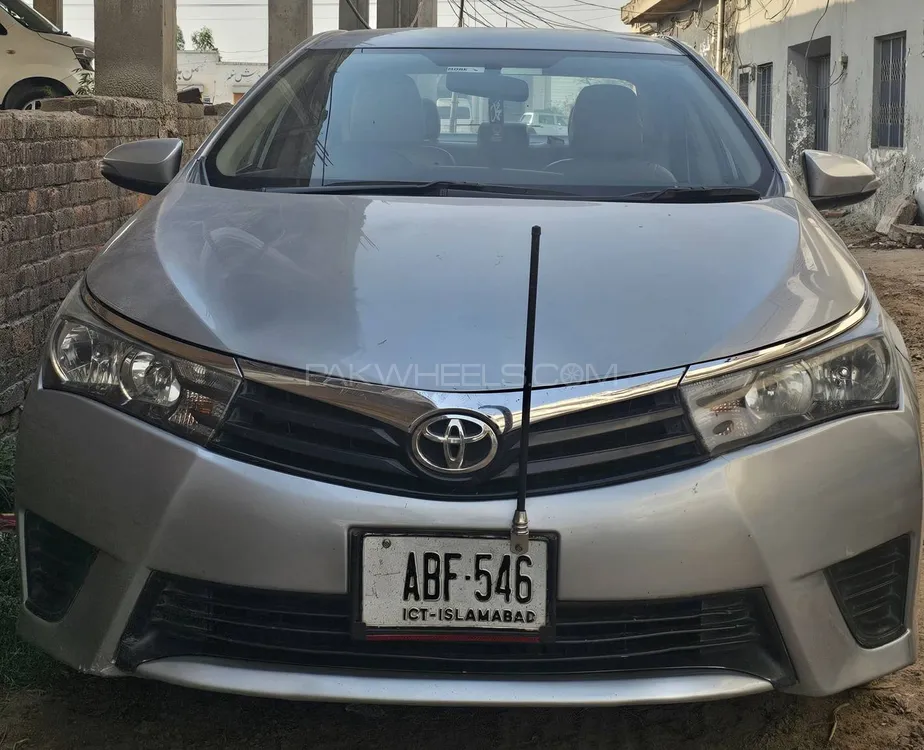 Toyota Corolla 2016 for Sale in Sambrial Image-1