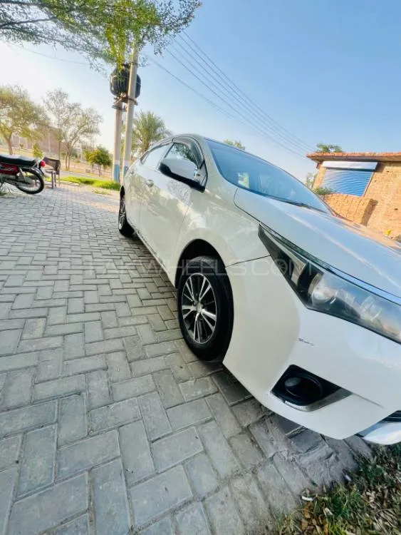 Toyota Corolla 2015 for Sale in Faisalabad Image-1