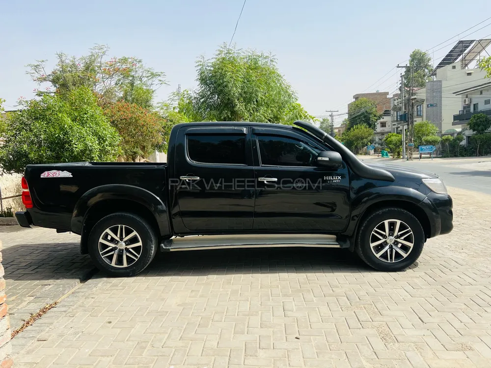 Toyota Hilux 2014 for Sale in Karachi Image-1